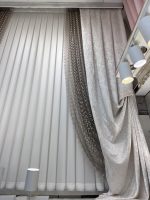 پرده حریر سفید در پذیرایی مدرن