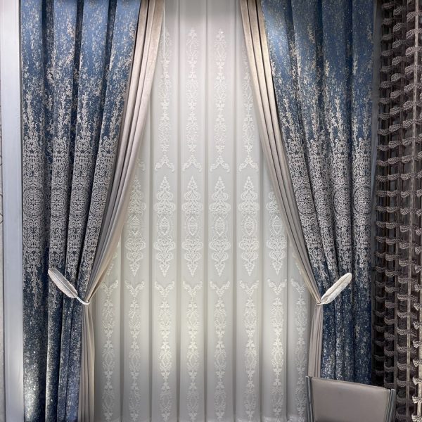 پرده پذیرایی کلاسیک با طرح گل داماس – پارچه مخمل سنگین – مناسب برای دکوراسیون مجلل