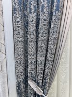 پرده لایه‌ای پذیرایی کلاسیک – ترکیب ارگانزا و مخمل – کنترل نور و حریم خصوصی